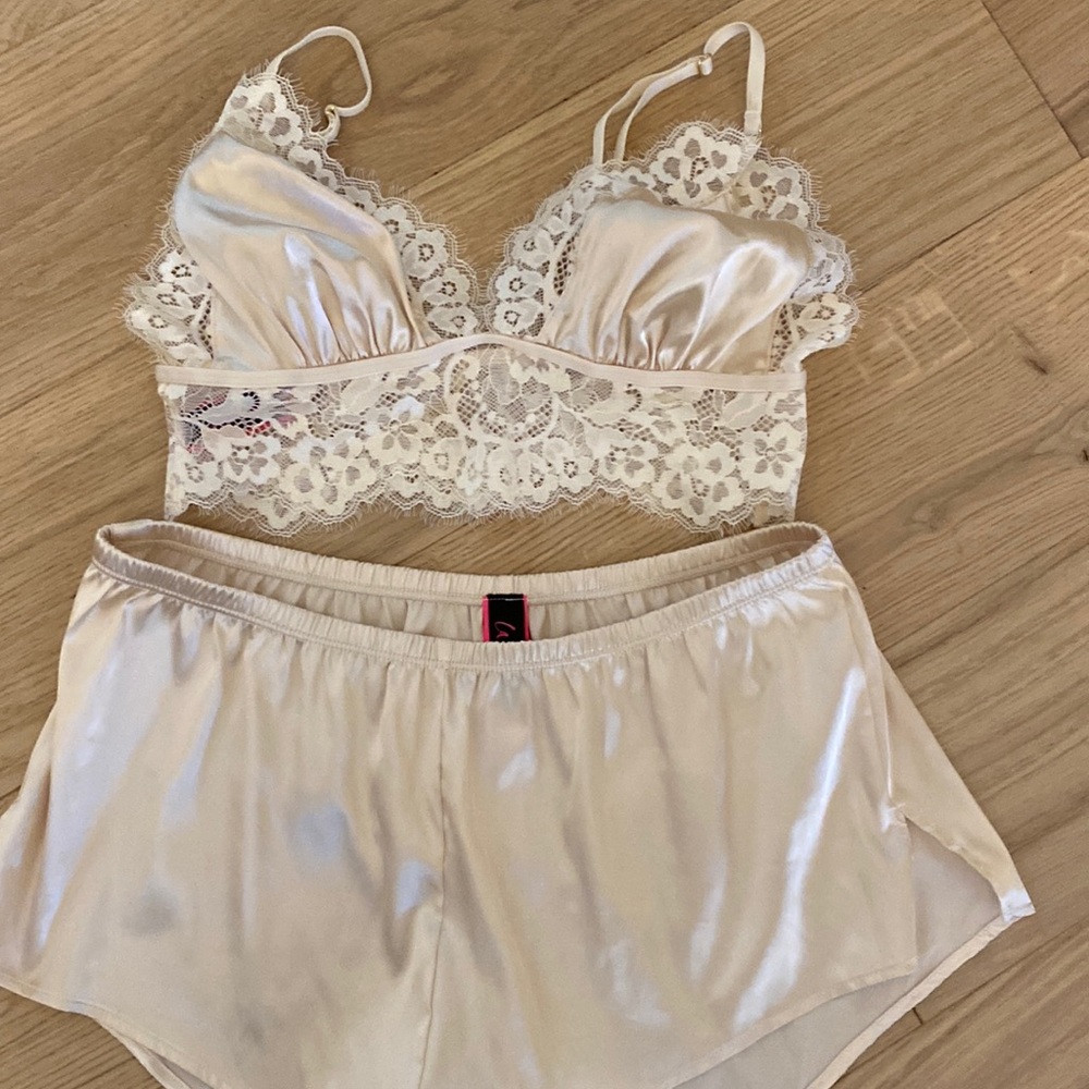 BNWOT’s LaSenza satin sleep set size small